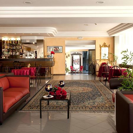 Hotel Capitol San Mauro Mare Exteriör bild