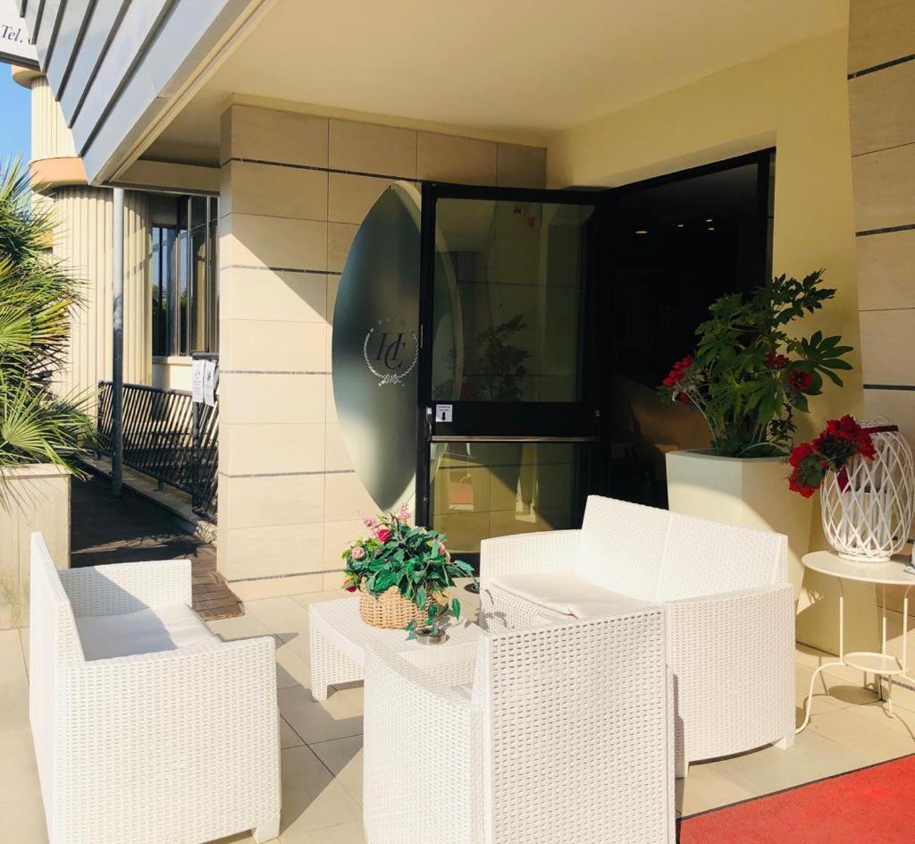 Hotel Capitol San Mauro Mare Exteriör bild