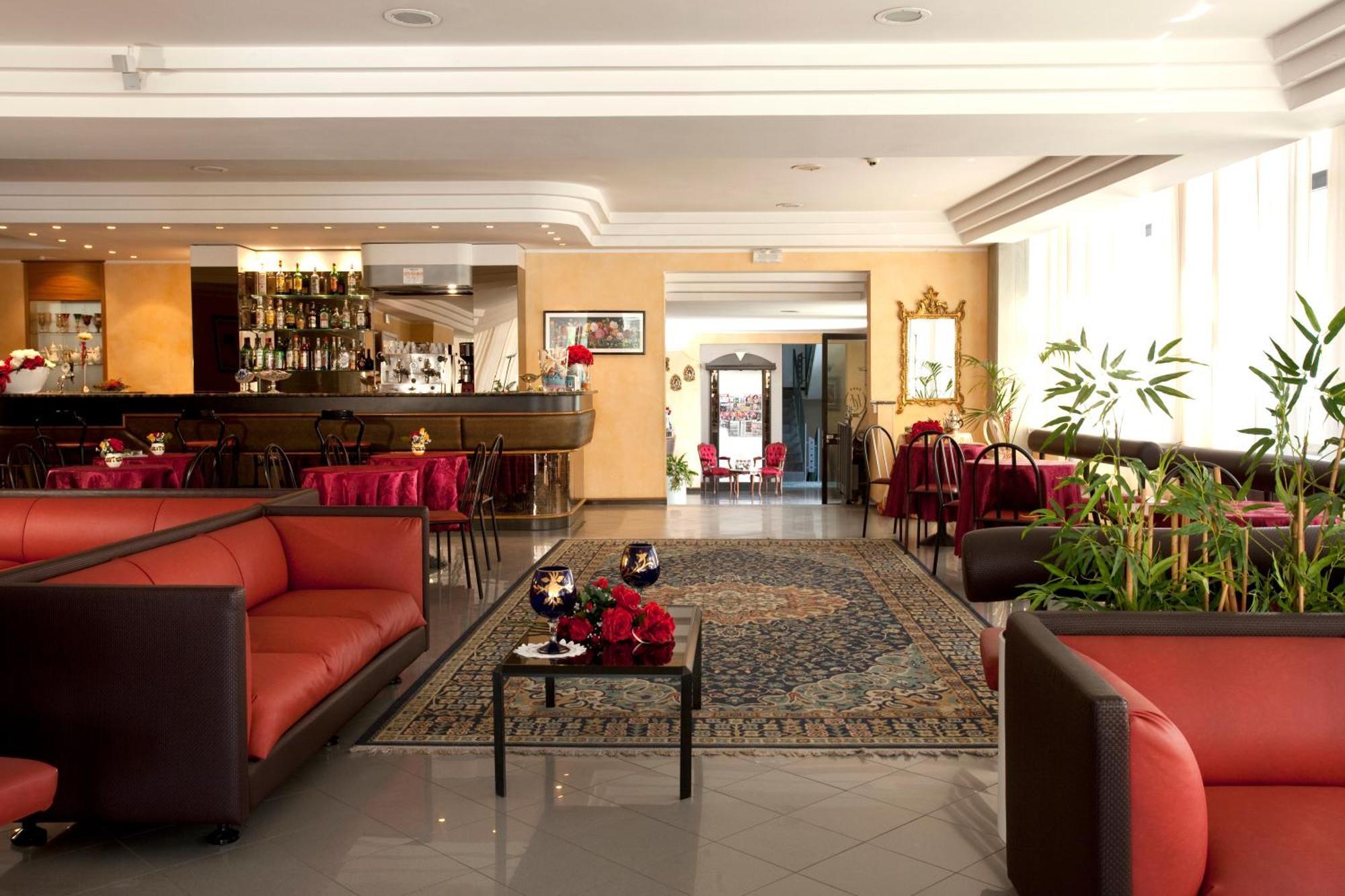 Hotel Capitol San Mauro Mare Exteriör bild