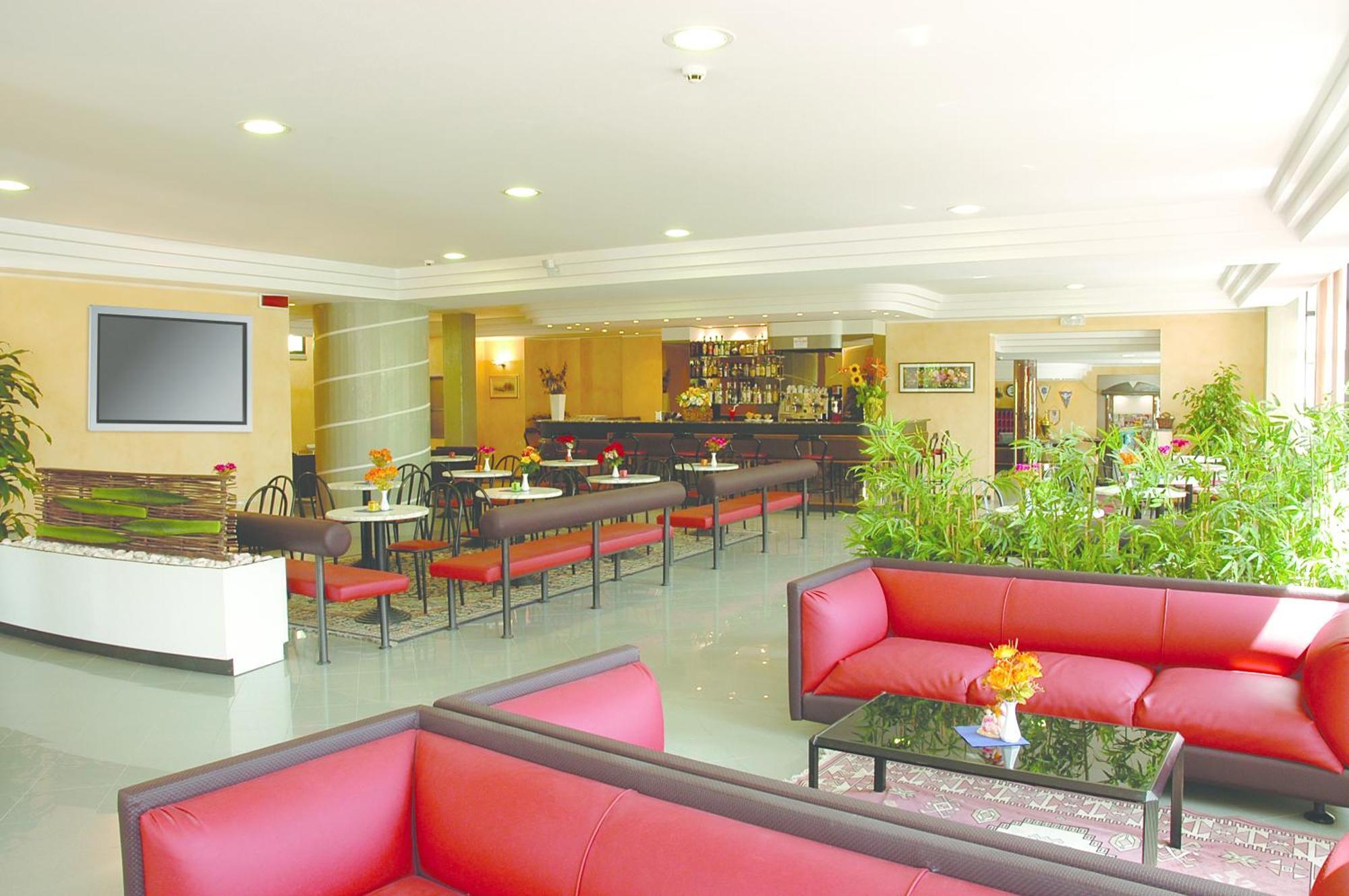 Hotel Capitol San Mauro Mare Exteriör bild