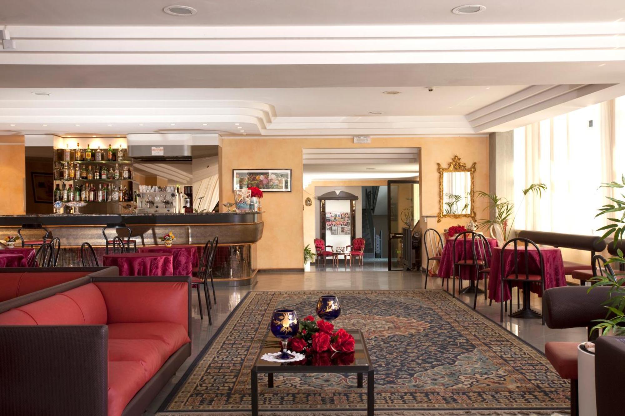 Hotel Capitol San Mauro Mare Exteriör bild