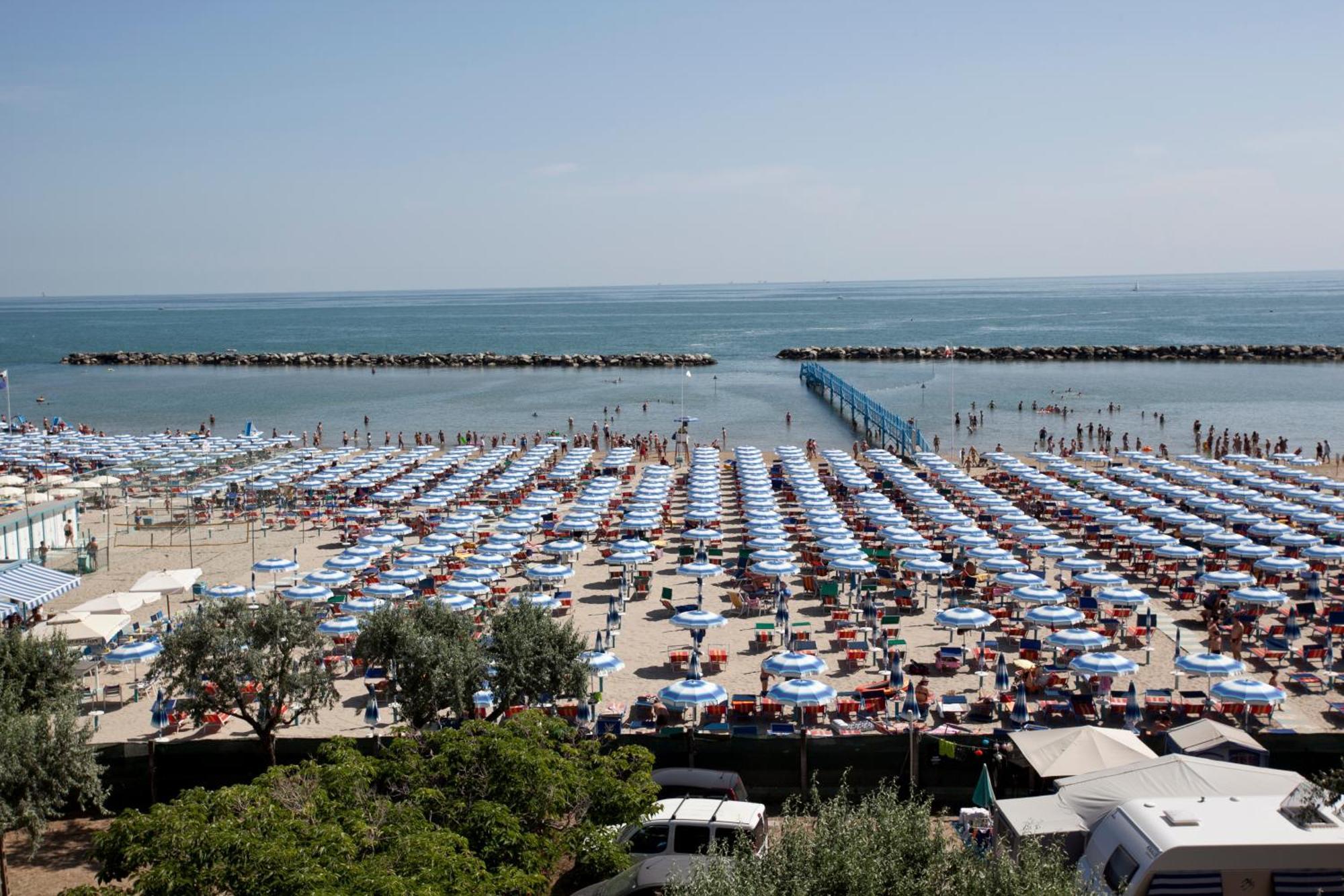 Hotel Capitol San Mauro Mare Exteriör bild