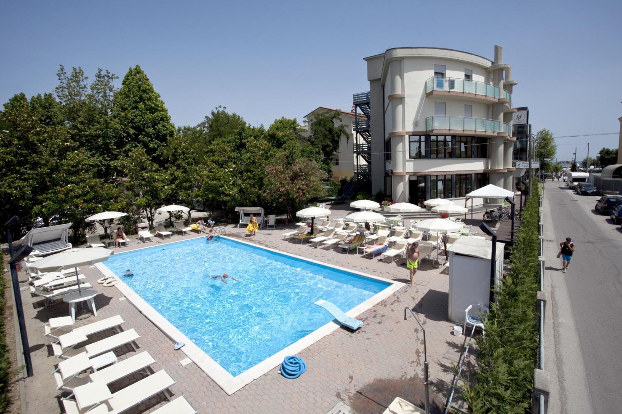 Hotel Capitol San Mauro Mare Exteriör bild